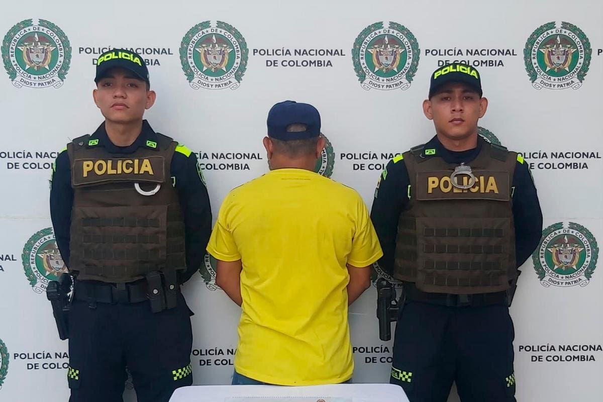 ¡Desalmado! Capturan a hombre, de 52 años, cuando agredía a su mujer