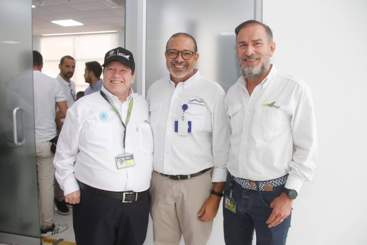Carlos Enrique Giraldo Martínez - Gerente general de la Refinería de Cartagena; Alfonso Nuñez - Jefe de operaciones de la Refinería de Cartagena y Juan Guillermo Londoño - Gerente de comunicaciones de Ecopetrol.