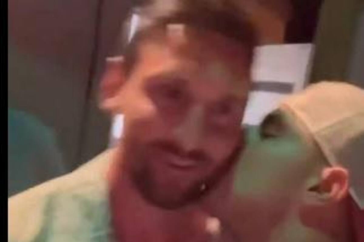 Video: el beso con el que un hincha sorprendió a Lionel Messi