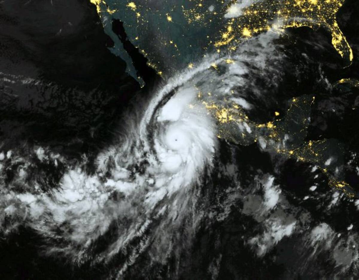 Antes de tocar tierra, Patricia registró vientos sostenidos de 325km/h AFP