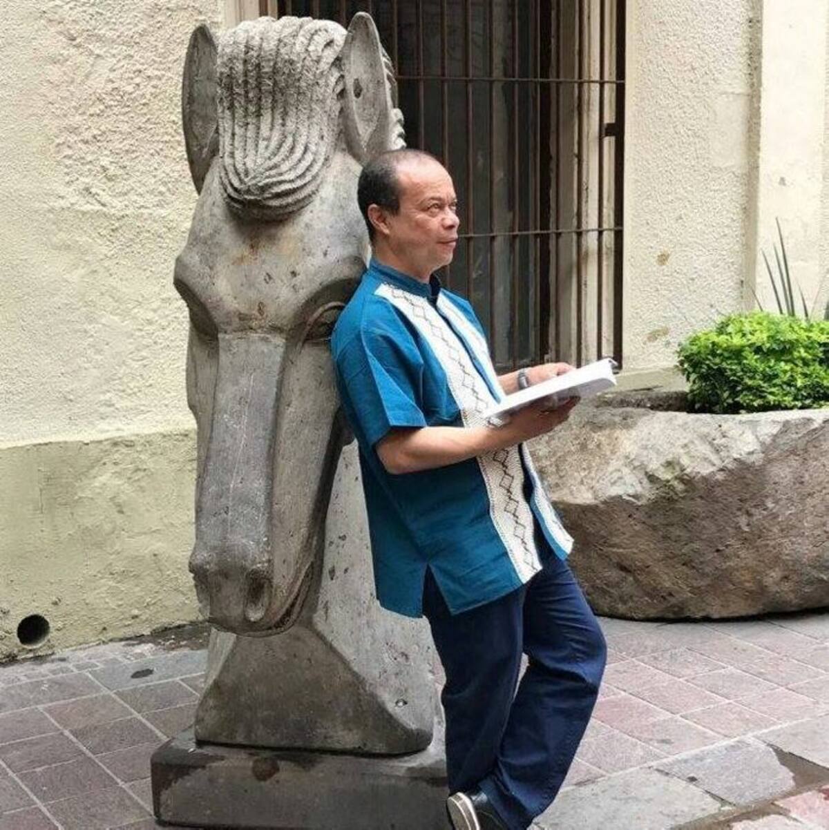 El gran poeta colombiano Fernando Denis, autor de "La geometría del agua", "Los mosaicos de Babilonia" y "Los cinco sentidos del