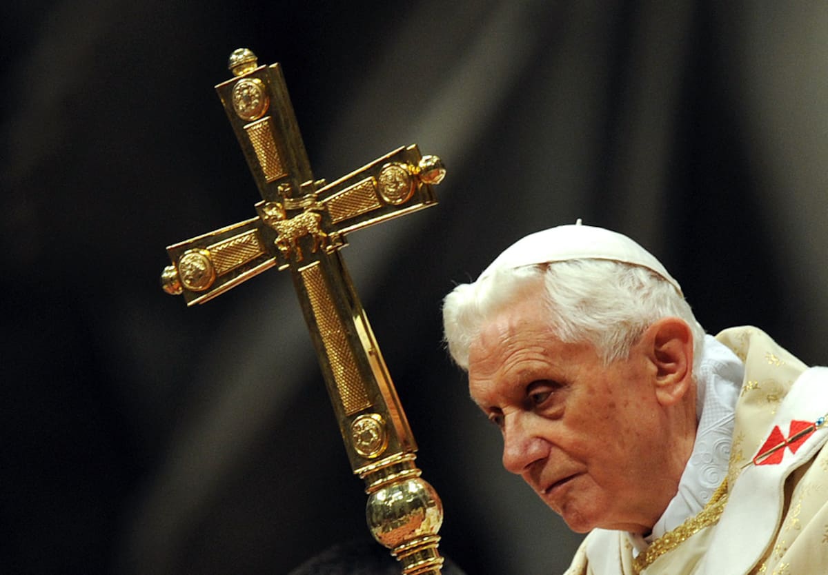 Benedicto XVI afirmó que la Navidad celebra a un niño que en su debilidad es un Dios fuerte. AFP GABRIEL BOUYS