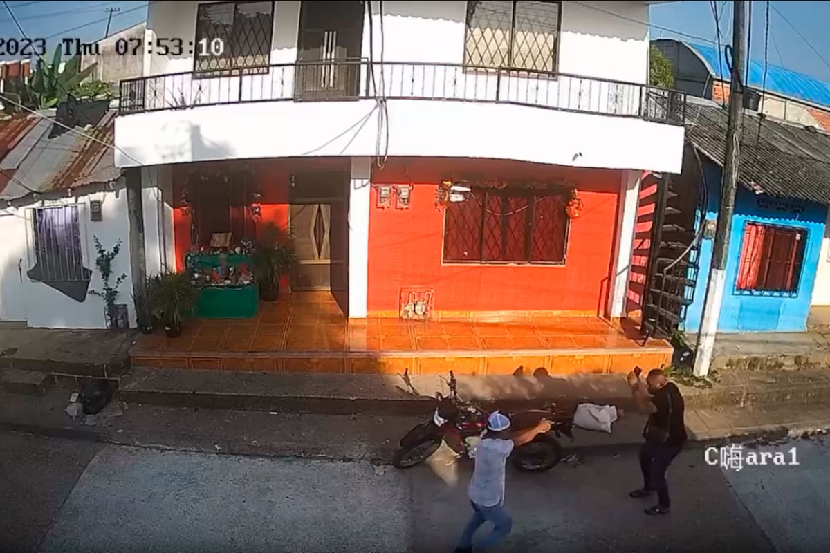 Cámara grabó homicidio de comerciante: sicario lo baleó frente a su casa