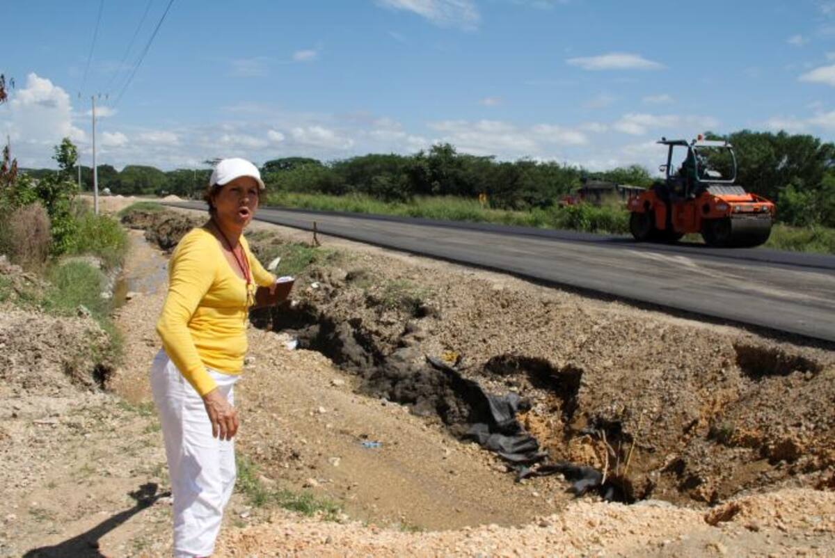 La comunidad denuncia que los trabajos de la doble calzada los ha perjudicado. Luis Apararicio/El Universal