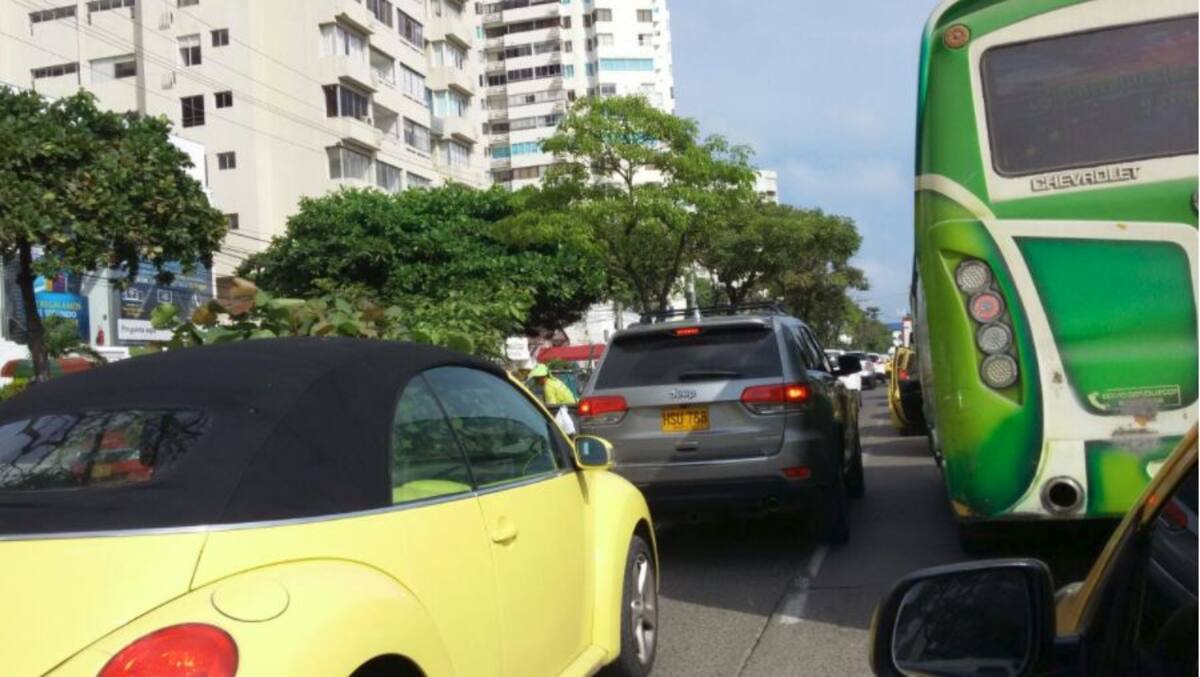 Trancón en Bocagrande. EL UNIVERSAL
