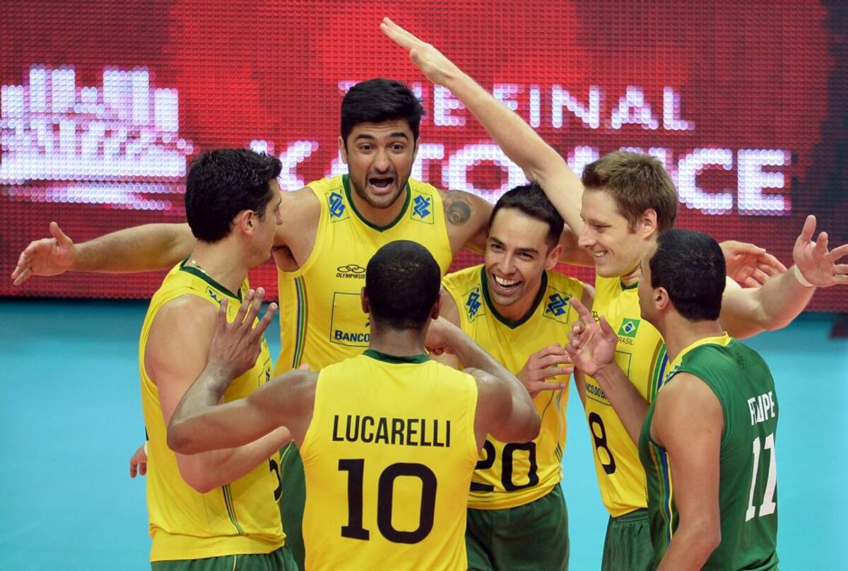 Brasil celebra su paso a la final del mundial de Voleibol. AFP JANEK SKARZYNSKI