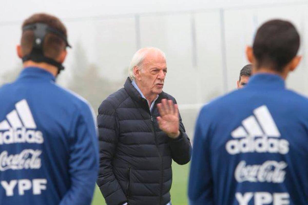 El ‘Flaco’ Menotti, internado en Argentina por una anemia, aunque se encuentra “estable”