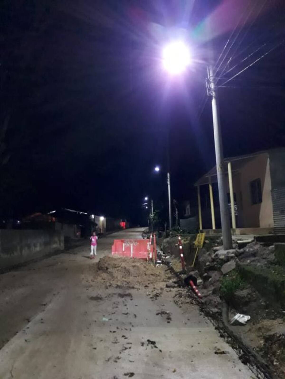 Hace unos meses se inició la instalación de postes de alumbrado en 8 corregimientos y una vereda. Lila Leyva Villarreal