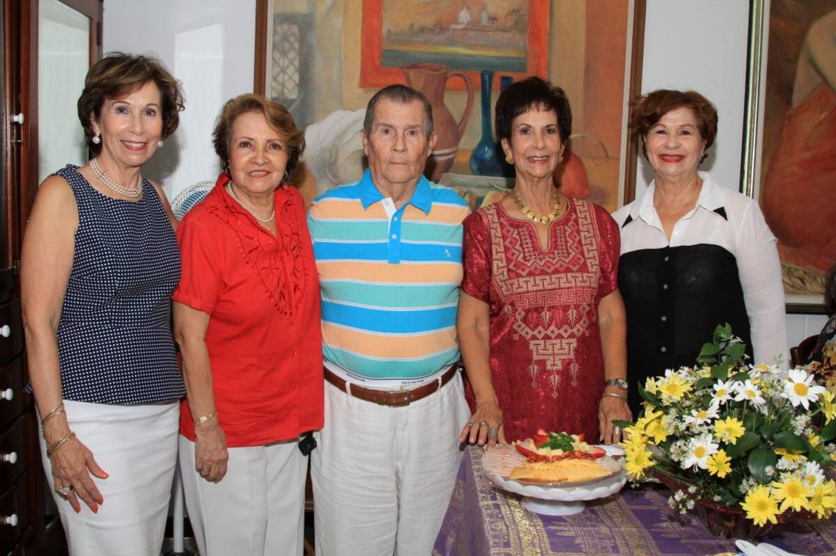 Rosario Pinzón, Lucía de Delgado, Rafael Pinzón, María del Socorro Pinzón y Cecilia Pinzón.