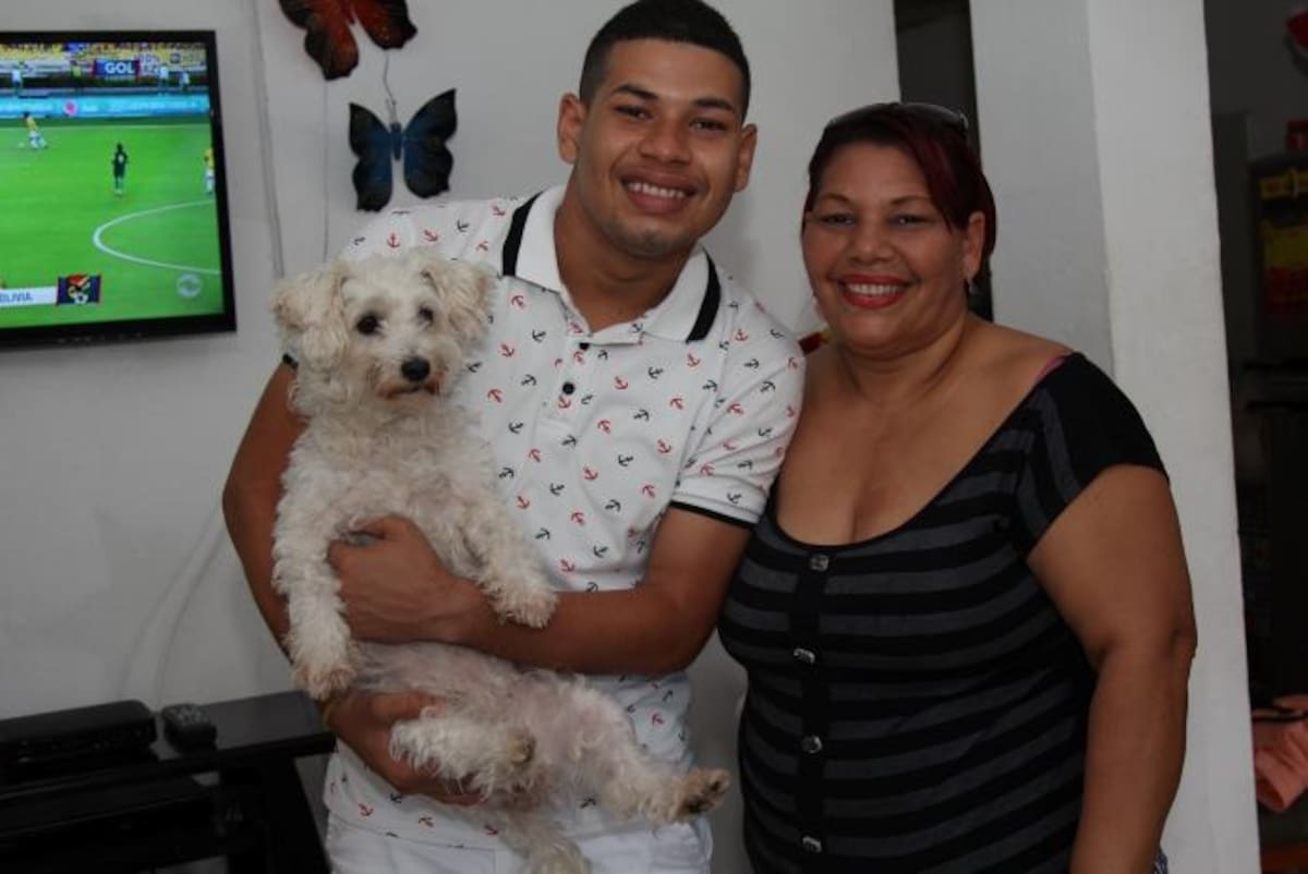Blanca Rosa, la mascota consentida de Cheo, Jose Guillermo, Cheito, Romero y su la bella ‘Borna’. KAILLINE GIRALDO