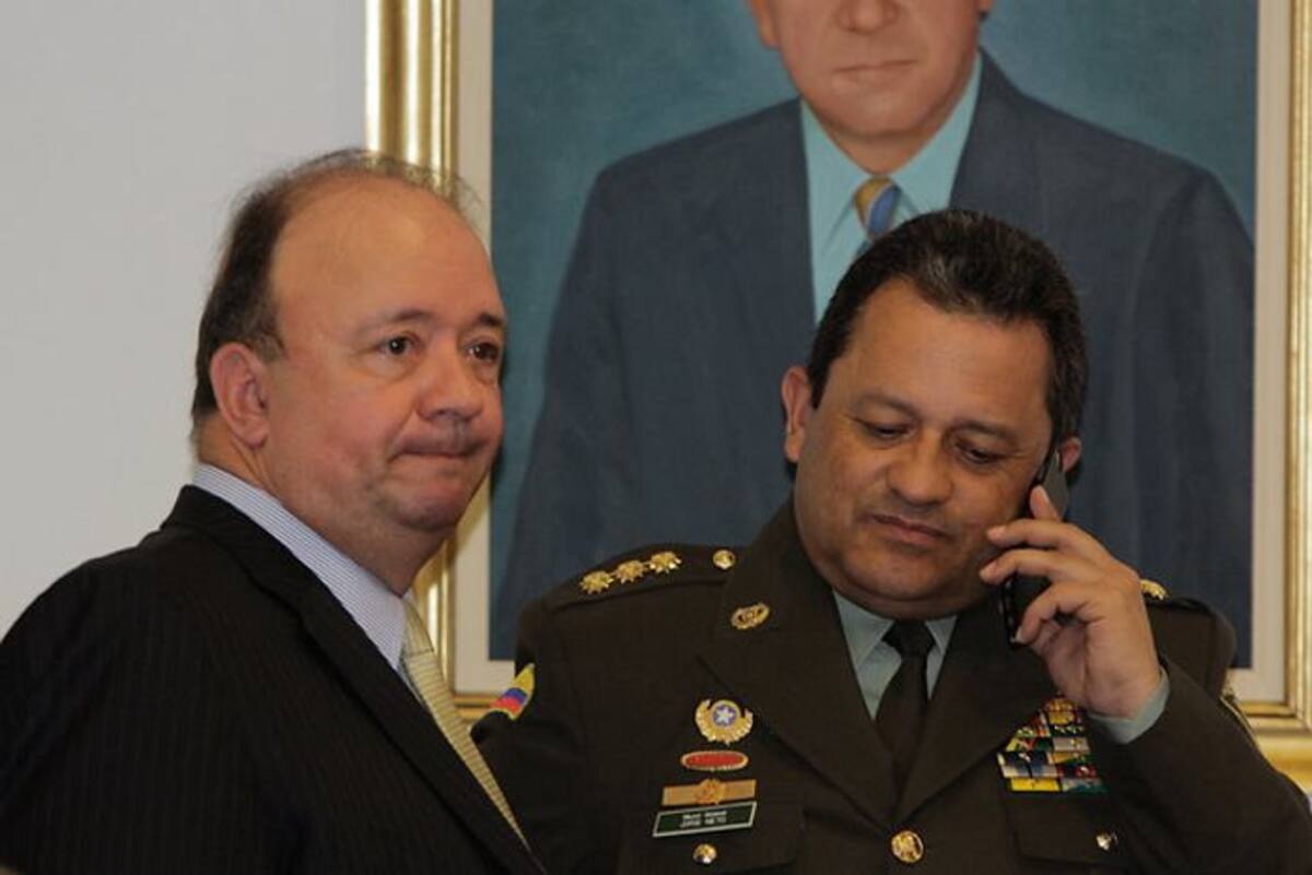 Juan Carlos Villegas, ministro de Defensa (Izquierda) y General Jorge Hernando Nieto, director Policía Nacional. //Colprensa.