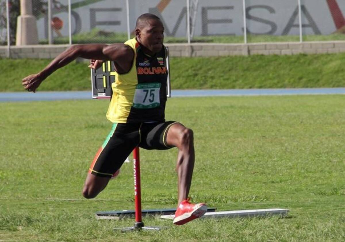John Murillo, atleta de Bolívar en la modalidad de salto triple. ARCHIVO