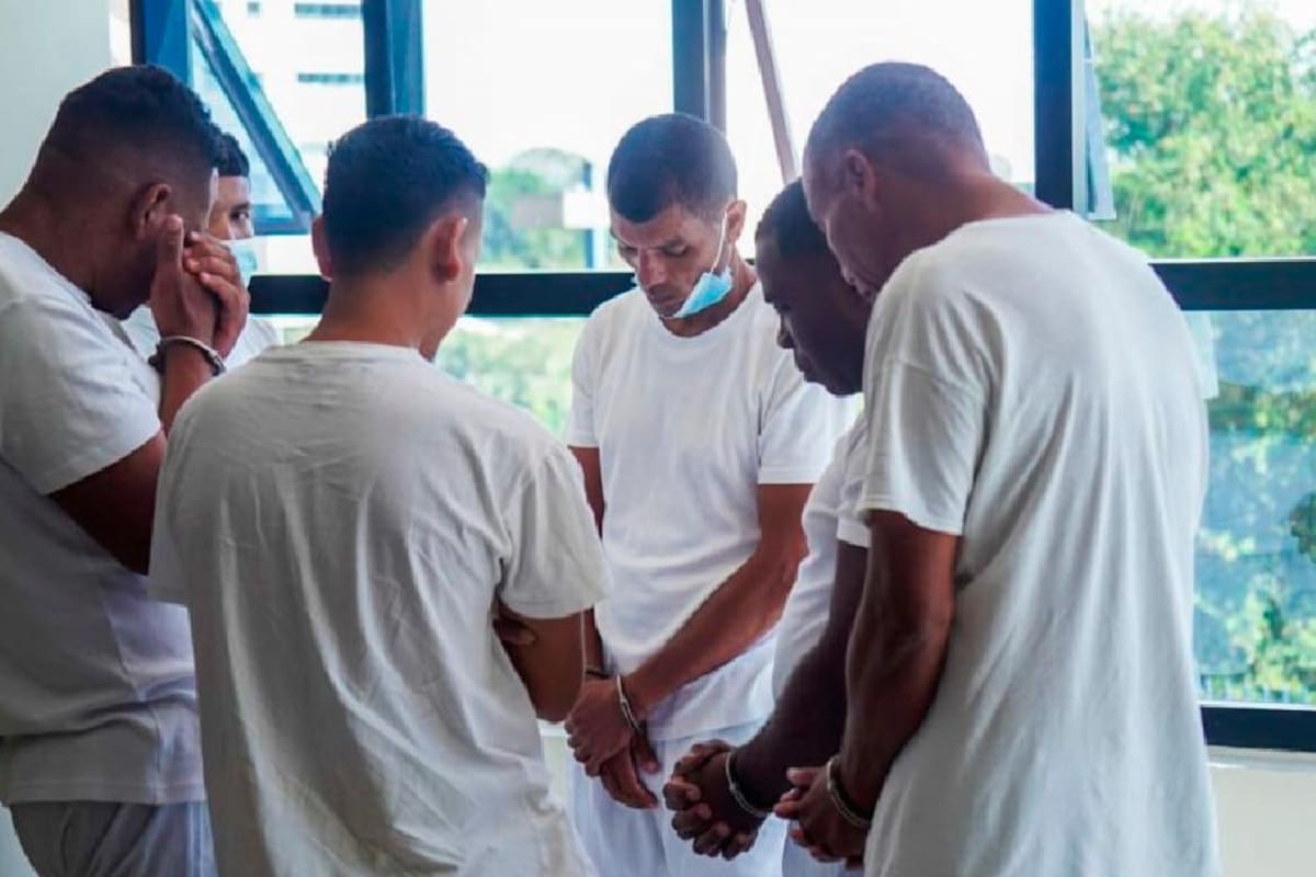 Condenan a 5 colombianos en El Salvador por tráfico de drogas
