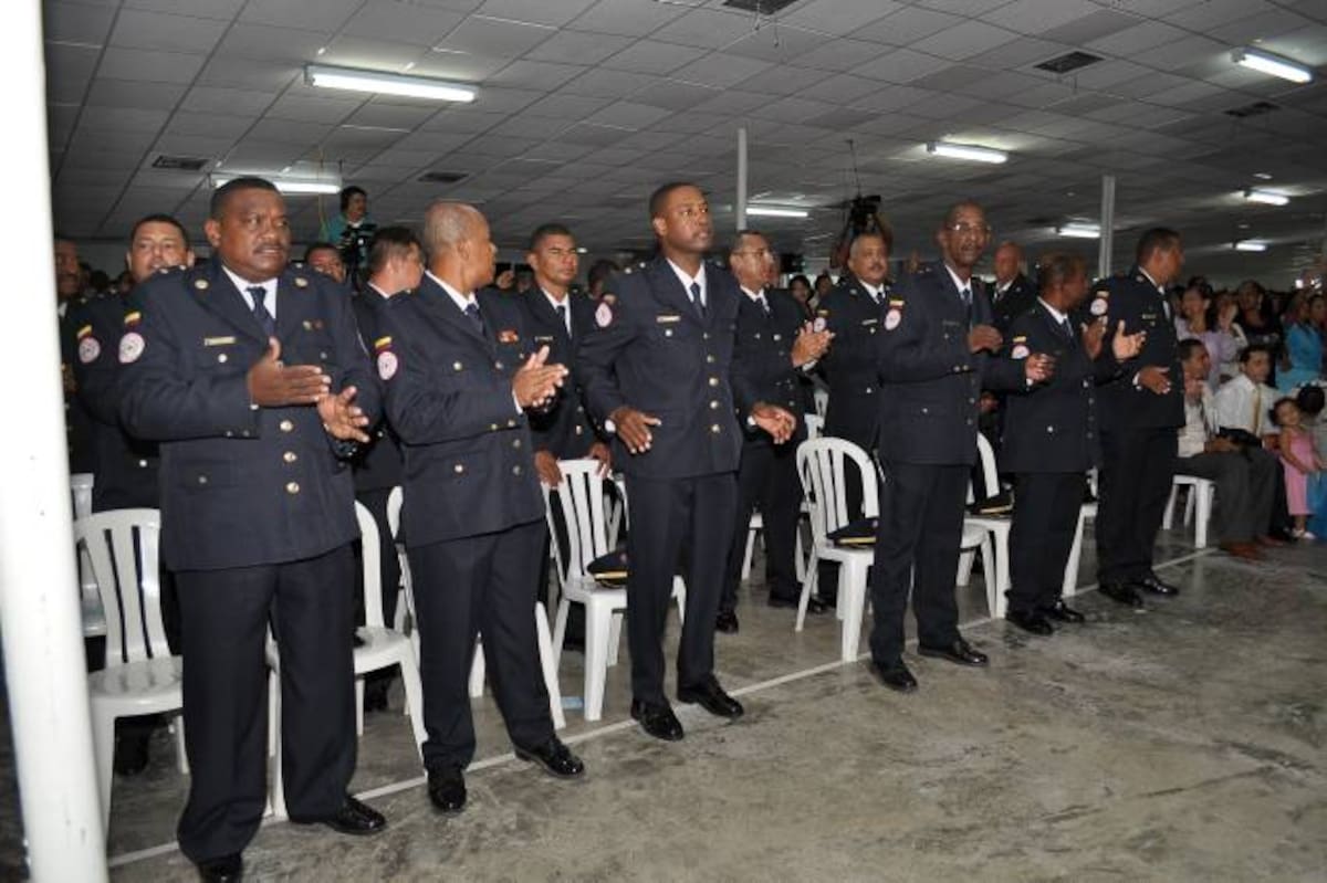 Los bomberos de Cartagena estrenaron uniforme de gala. Archivo