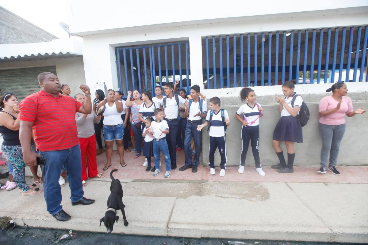 Cierran colegio de Tierrabaja de manera indefinida