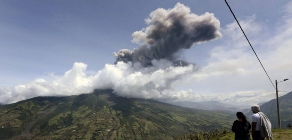 El Tungurahua de 5.020 metros de altura, cuyo nombre significa 'Garganta de fuego', es uno de los ocho volcanes activos en Ecuador. AFP