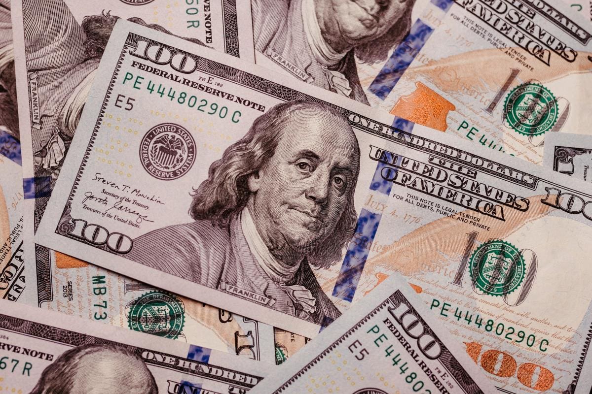 Así cerró el dólar esta semana: rompió la línea