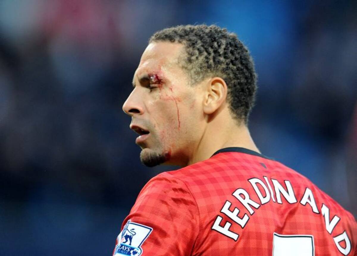 Fiscales el lunes presentaron cargos contra nueve hombres por conexión con desórdenes en el partido en el que Manchester United venció 3-2 a Manchester City. AP