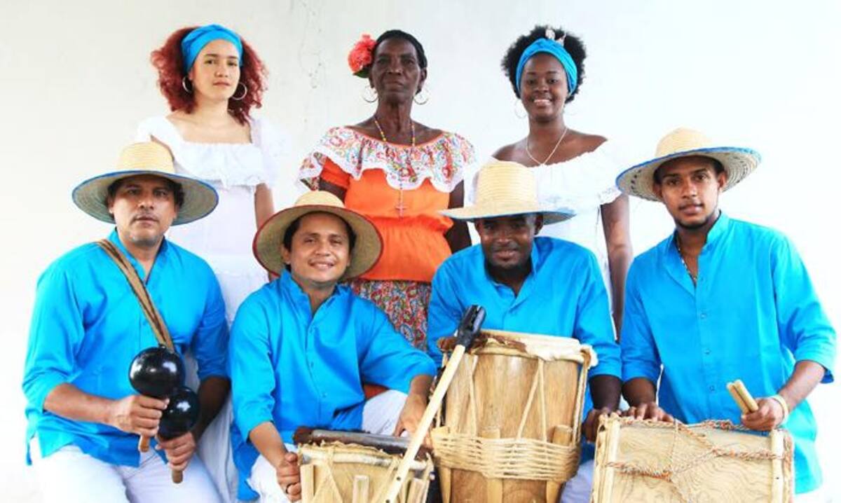 Ceferina Banquez y su grupo en Houston. Cortesía David Lara Ramos