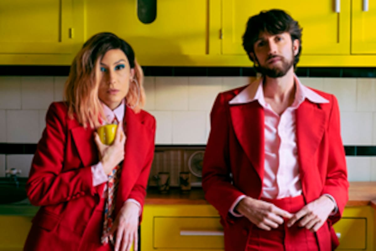 Esteman y Daniela Spalla presentan ‘Te alejas más de mí’