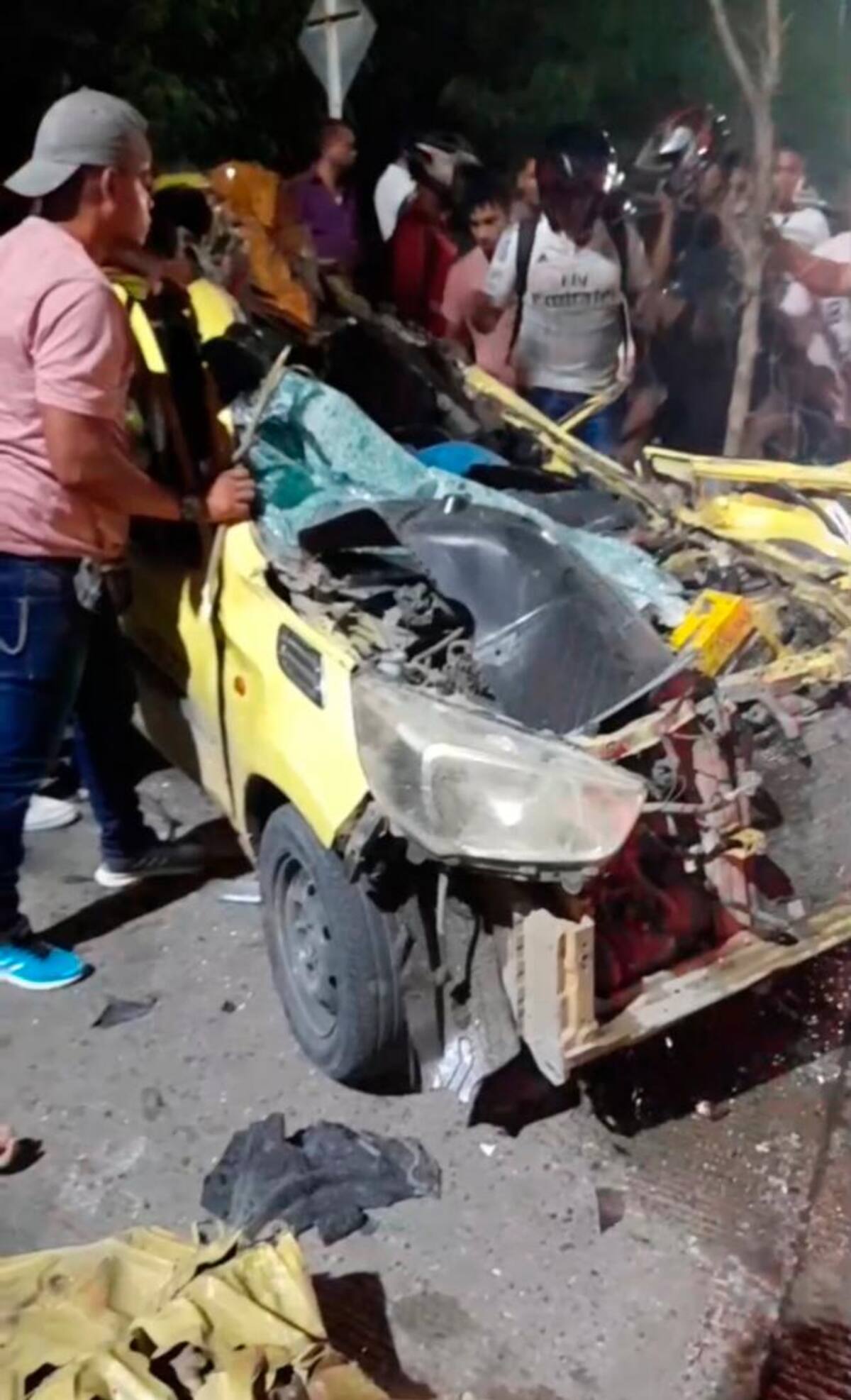 Un muerto y varios heridos de gravedad dejó un violento accidente en la Y de Olaya Herrera.