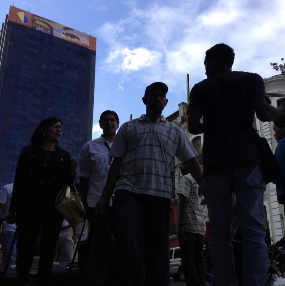 En lo alto de los edificios.