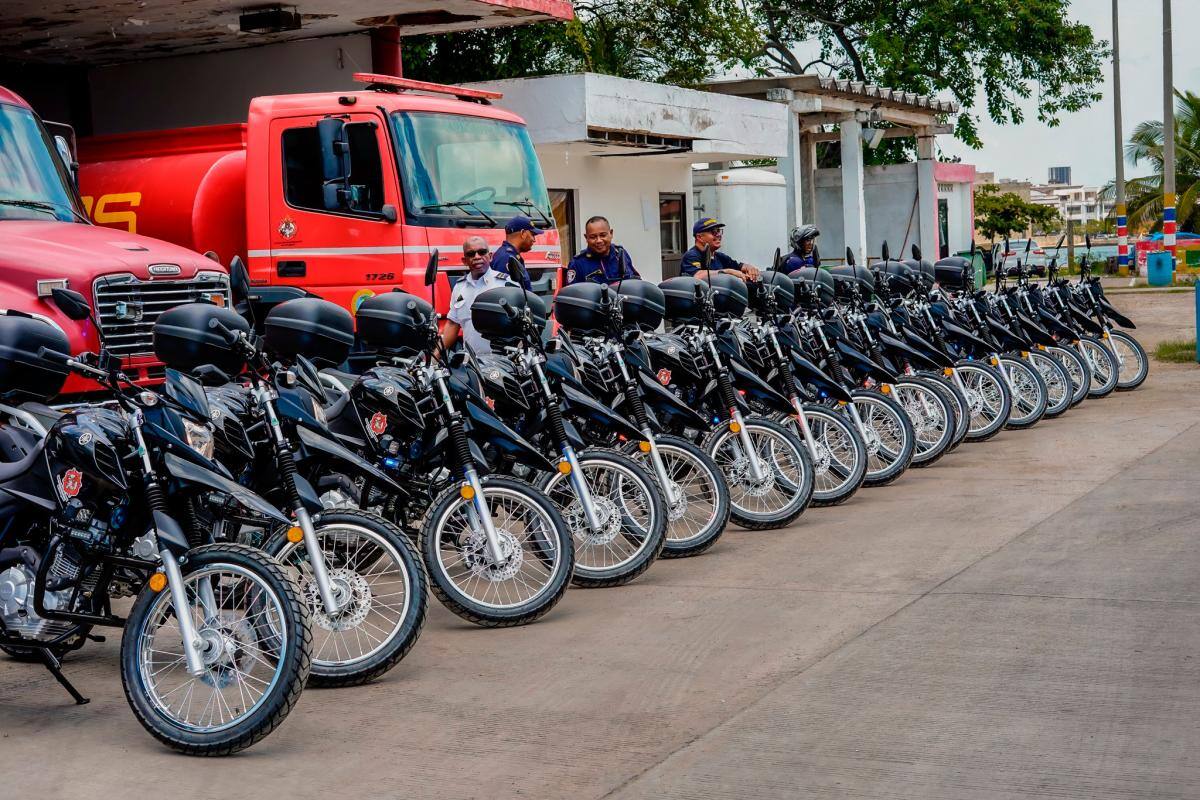 Distrito entrega 16 motocicletas a cuerpo de bomberos de Cartagena