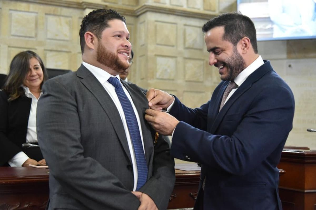 Orden de la Democracia Simón Bolívar para el gobernador de Córdoba