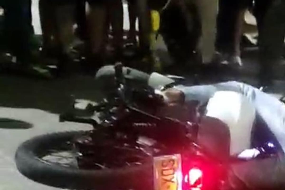 3 hombres iban en una moto y a dos de ellos sicarios los matan a balazos