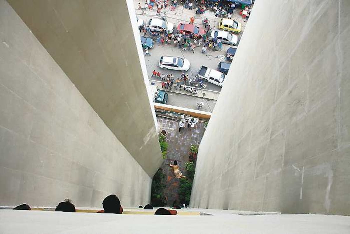 El hecho ocurrió pasadas las 2 de la tarde, en el edificio Ban-co Popular.