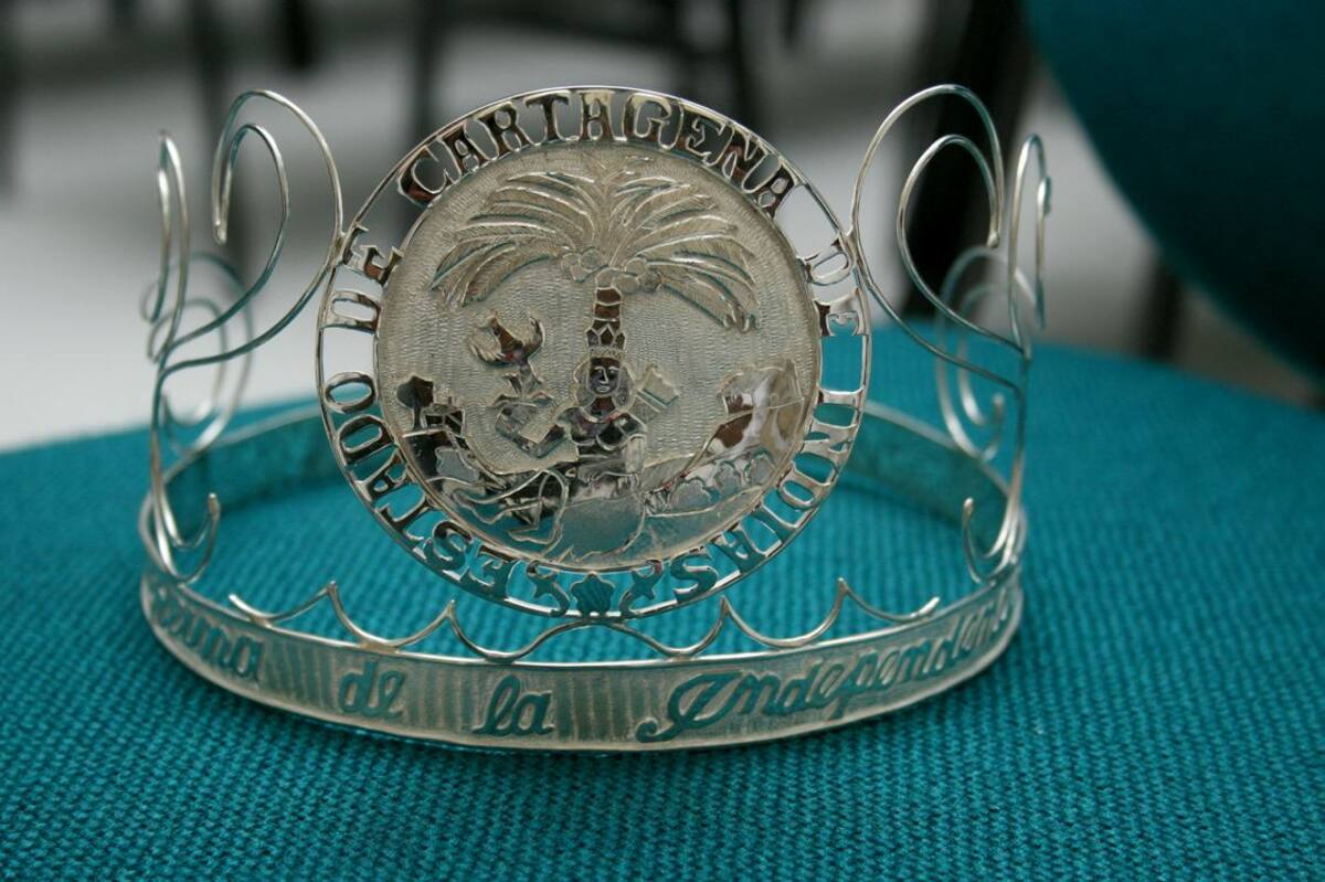 Una corona llena de espinas.