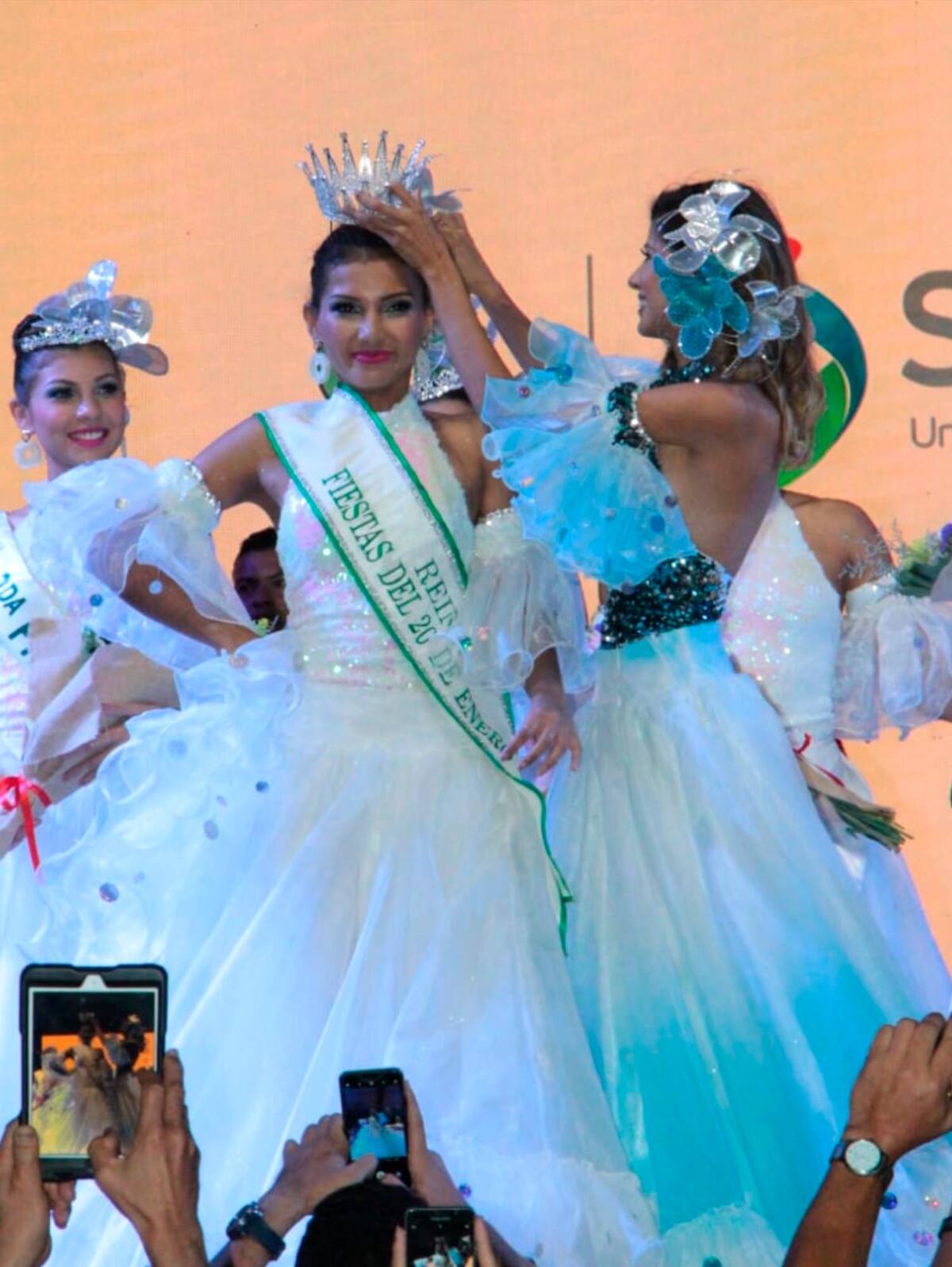 La soberana 2020, Jennifer García fue coronada por su antecesora Arianna Pérez Alfaro. MANUEL SANTIAGO PÉREZ/EL UNIVERSAL/
