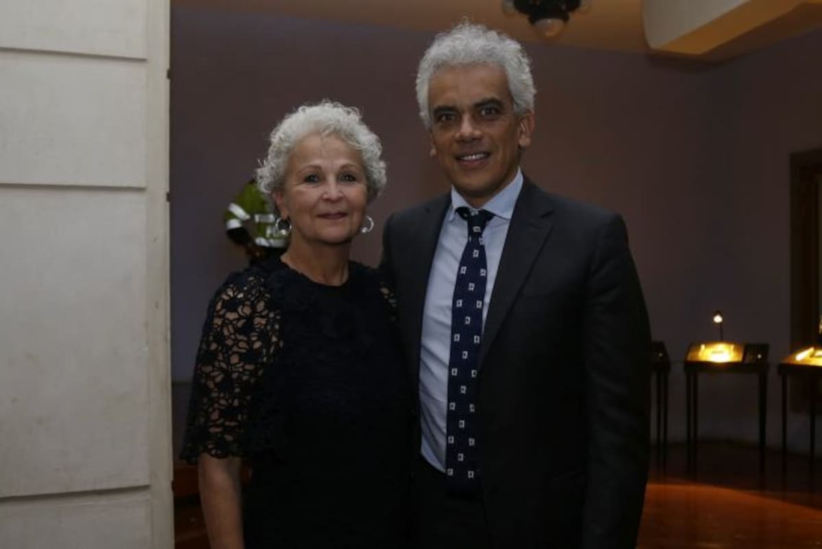 Julia Salvi y Ricardo Lozano, ministro de Ambiente y Desarrollo Sostenible. ÁLVARO TAVERA - COLPRENSA