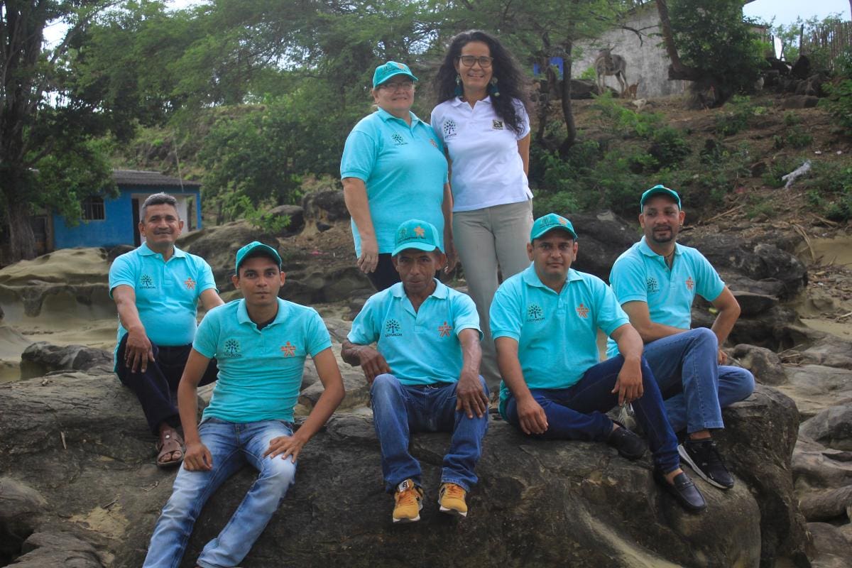 Equipo que conforma la Asociación de Turismo de San Pedro Consolado. Sentados: Julio Contreras Salgado, Estiben Herrera Yepes, Dino Yepes, Gabriel Serrano Mendoza y Julio Benjamín De Oro De Oro. De pie: Rosaida Luz Guzmán Barrios y Noraida Luz Yepes. //Fotos: Julio Castaño - El Universal.