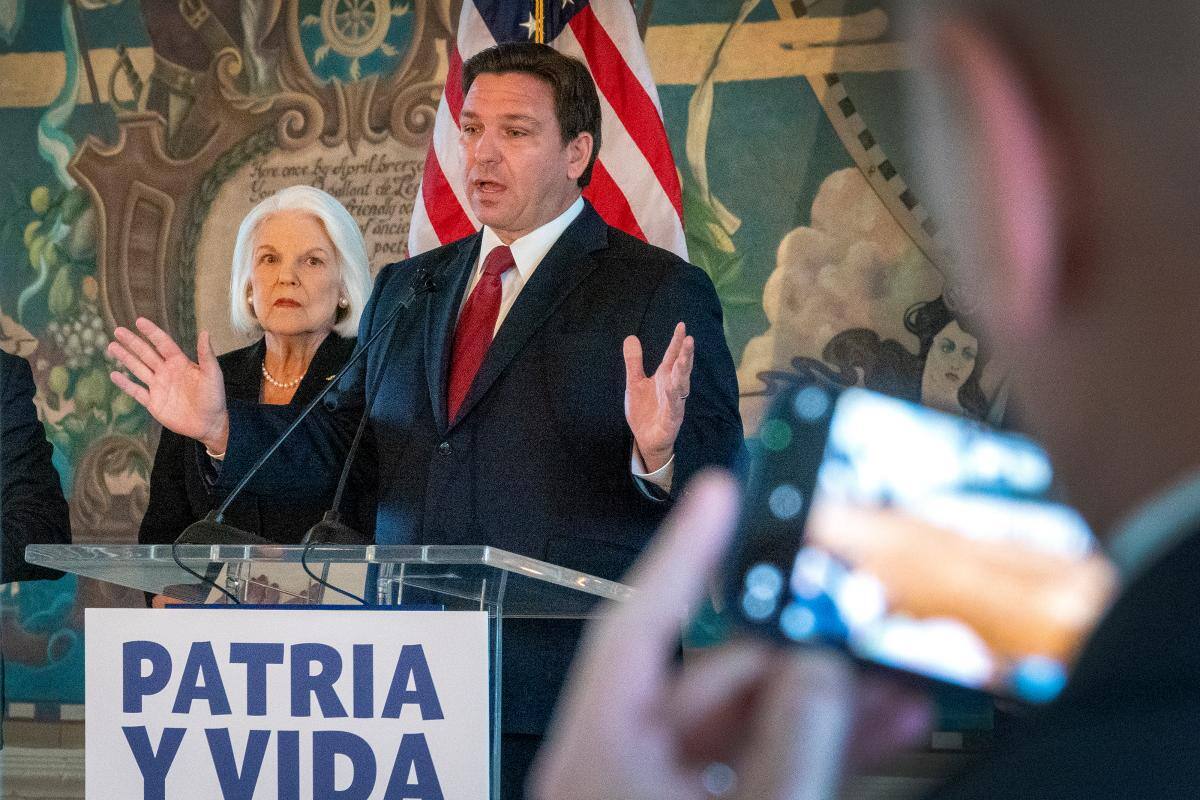 Gobernador de Florida firma ley “No digas gay” y le llueven críticas