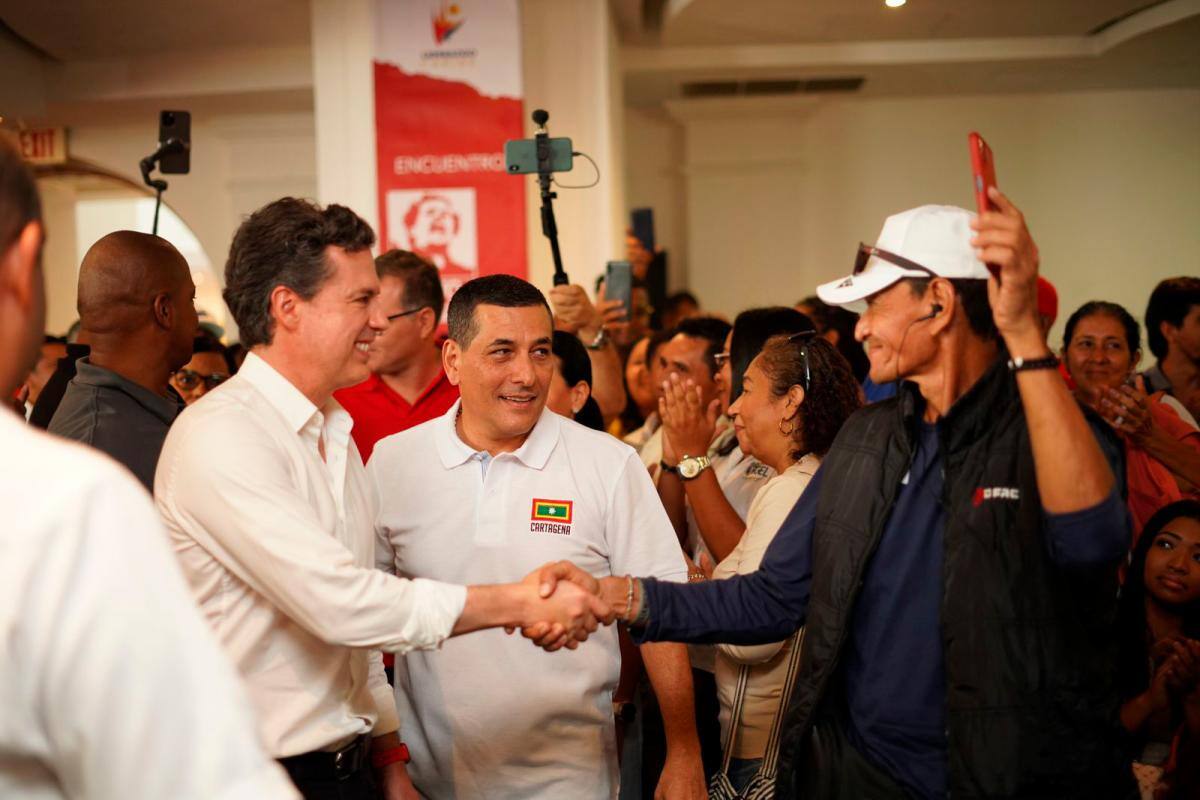 Dumek sonríe con Juan Manuel Galán: nuevo aval para el exgobernador