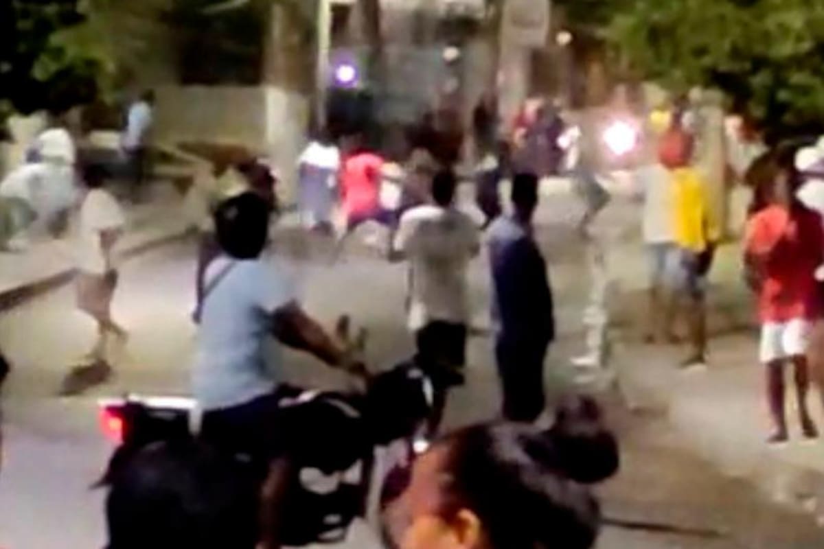 Video: Más de 40 jóvenes se enfrentaron en calle de un barrio de Cartagena