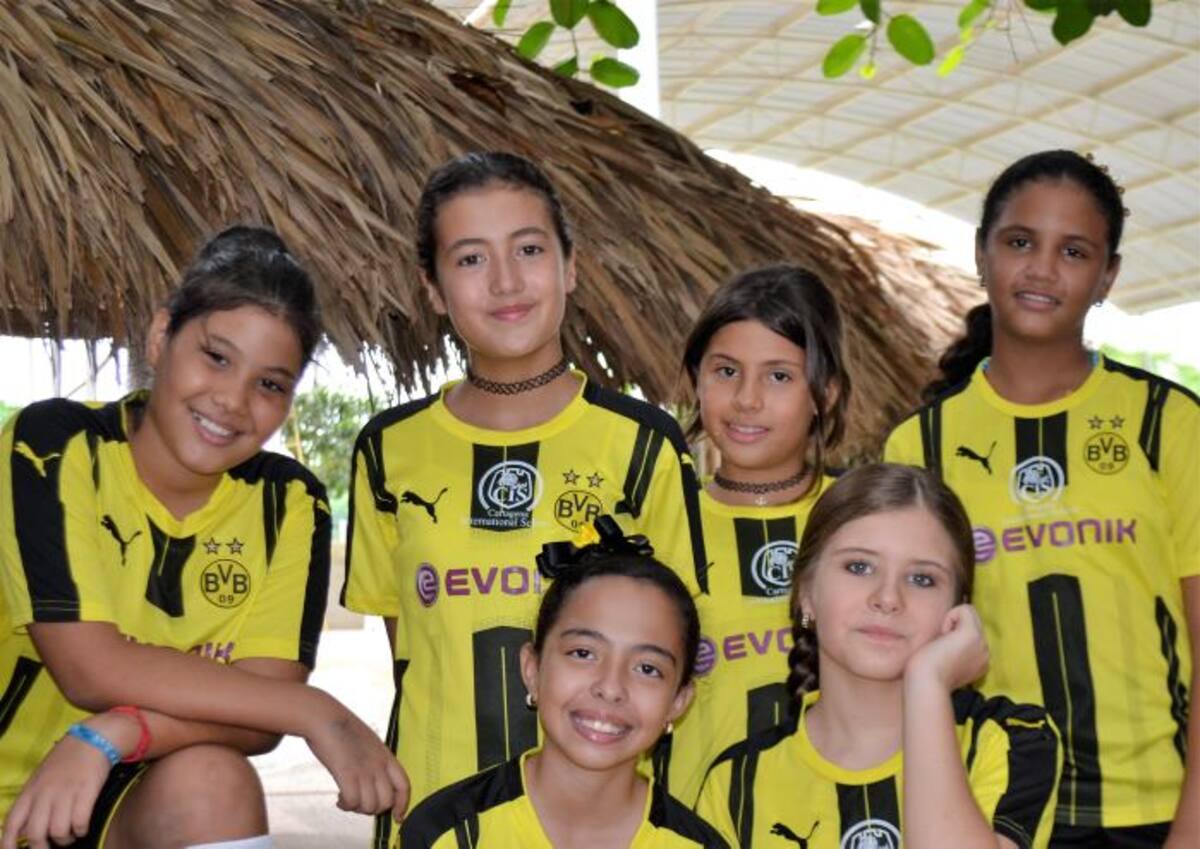 De pie: Mei Li Chang, Arianna Franco, Sofía Sampayo y Laura Salazar; sentadas: Isabela Castilla y Jourdyn Rodríguez.