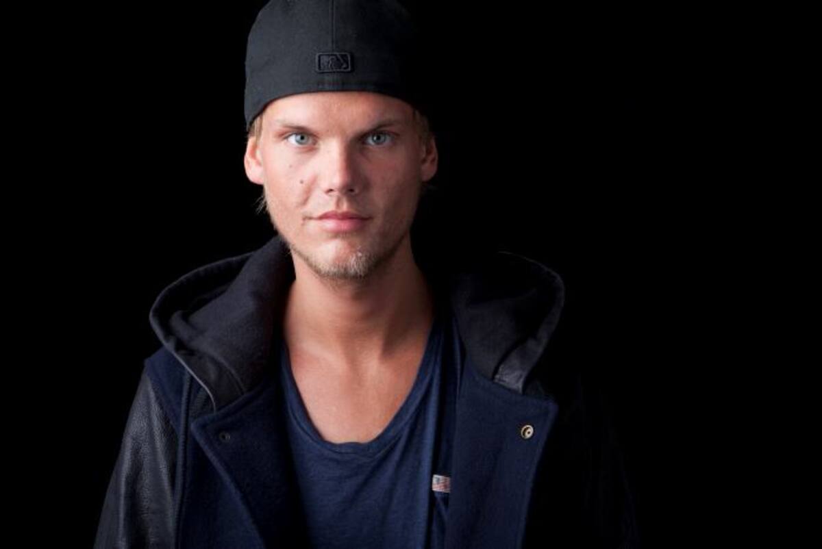 Avicii, de 28 años y una de las grandes estrellas mundiales de la música electrónica, fue encontrado muerto en un complejo hotelero de Mascate, la capital de Omán. AP