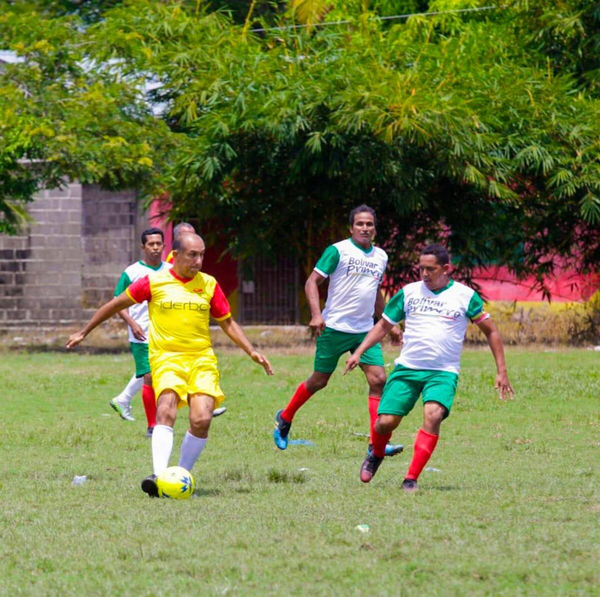 En Pinillos se inició un torneo de fútbol que cuenta con la participación de 24 equipos. //Cortesía