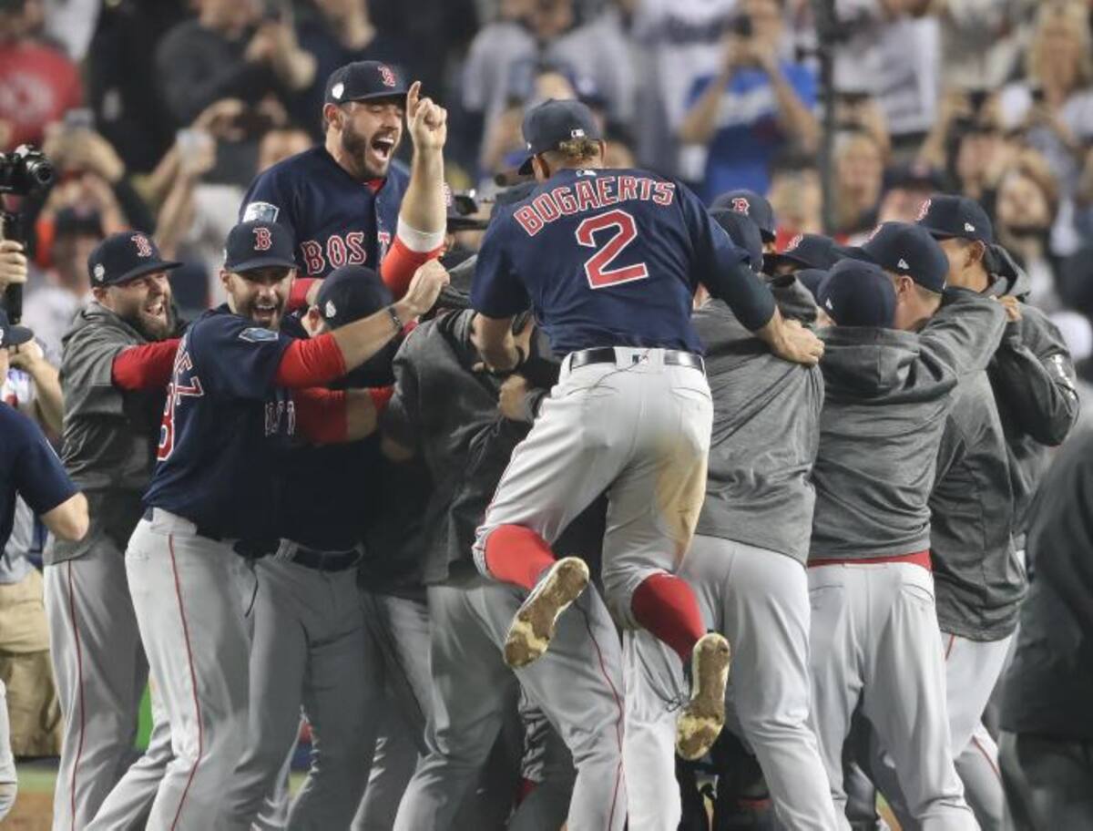 Los Medias Rojas de Boston ganan la Serie Mundial tras vencer 5-1 a los Dodgers de Los Ángeles en el quinto juego. EFE