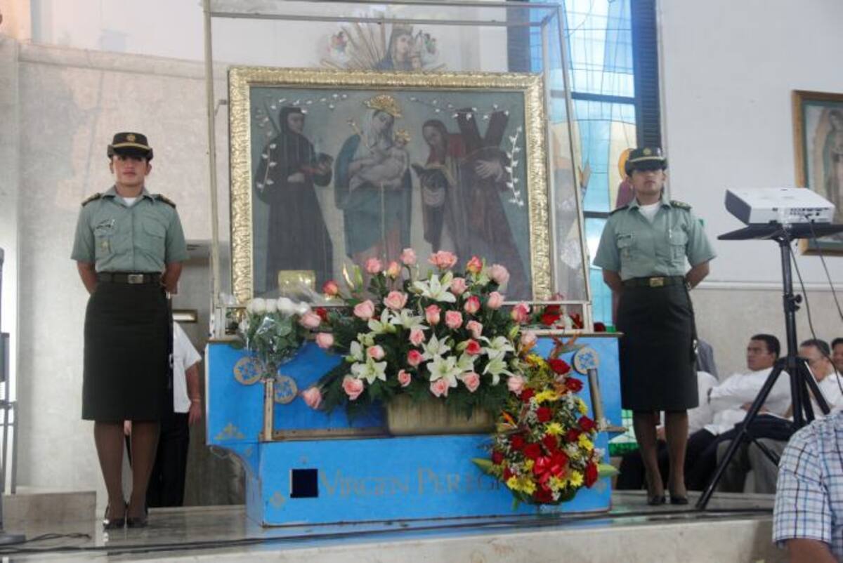 La imagen de la virgen peregrina de Nuestra Señora de Chiquinquirá en la iglesia de Bocagrande. DANIELA BUELVAS - EL UNIVERSAL