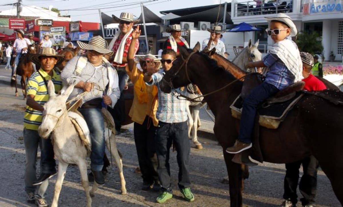 Hasta burros fueron montados durante la cabalgata. MANUEL SANTIAGO PÉREZ- EL UNIVERSAL
