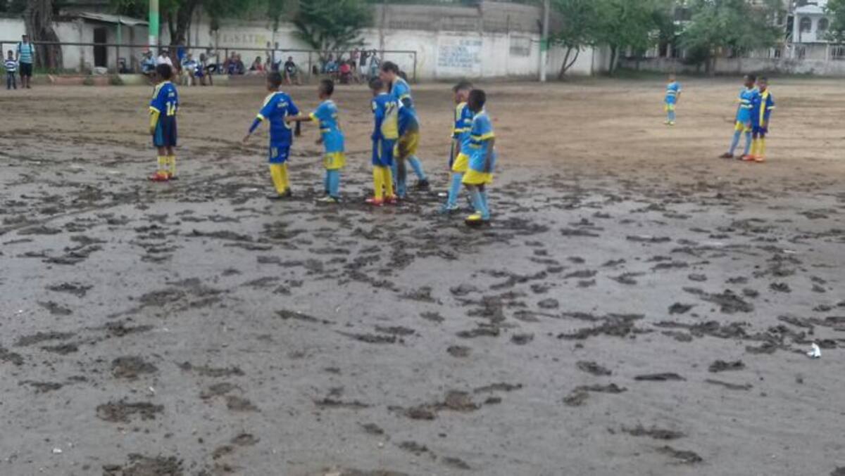 Una de las canchas de Alameda La Victoria. Las imágenes son de este domingo 24 de septiembre.