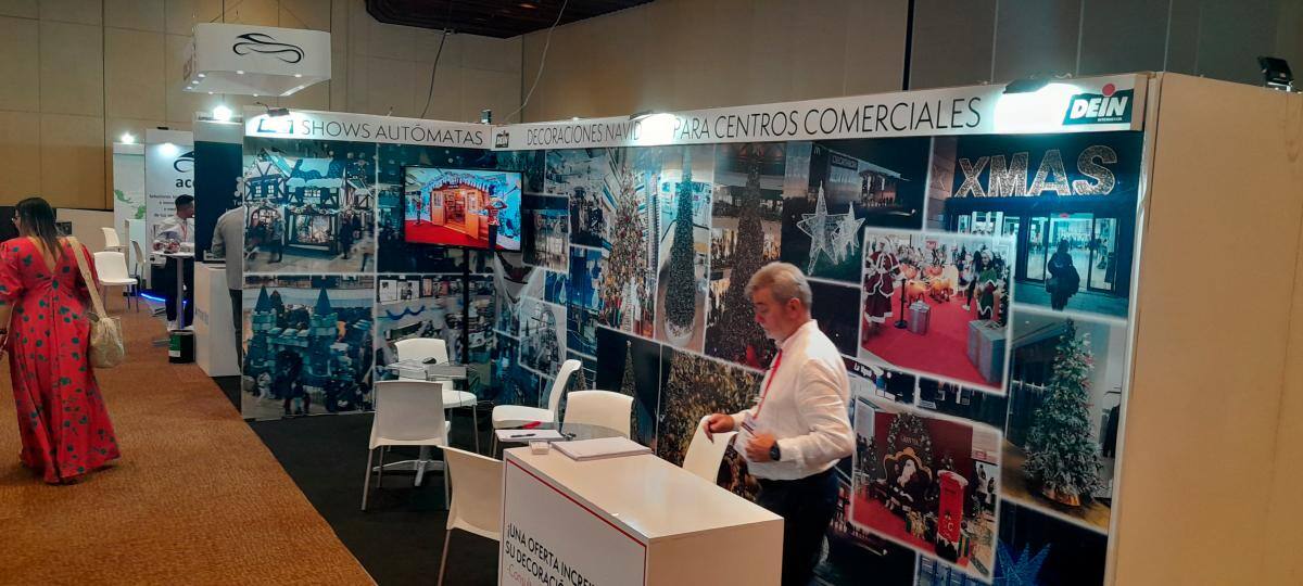 El Congreso CLICC también tiene una muestra comercial con productos y servicios para los centros comerciales, en el Salón Barahona, del Centro de Convenciones. // FOTOS HFA-EU.