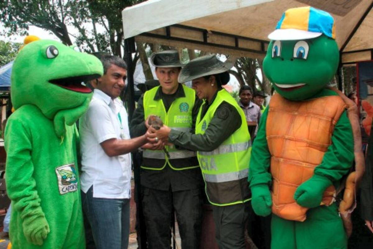 El coronel Hugo Casas y la primera dama del Departamento, Patricia Novoa, invitan a proteger la fauna silvestre en la Semana Santa. LUIS CARLOS CAMPO – CORTESÍA
