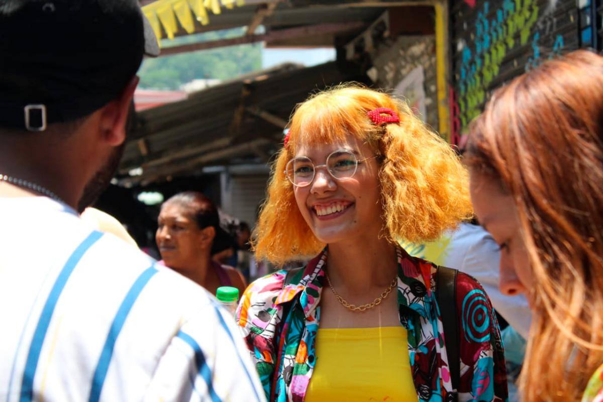 Locales y turistas se gozan esta fiesta en el Mercado de Bazurto.//Foto: Nelson Buelvas - El Universal.