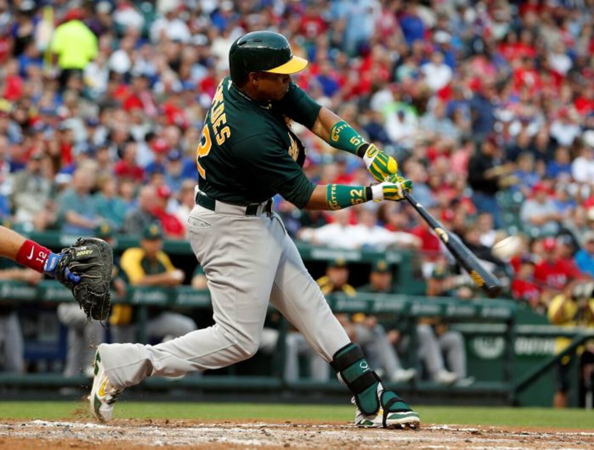 Un cuadrangular solitario del cubano Yoenis Céspedes fue suficiente para que los Atlétios de Oakland derrotaran 1-0 a a los Rangers de Texas. AP Jim Cowsert