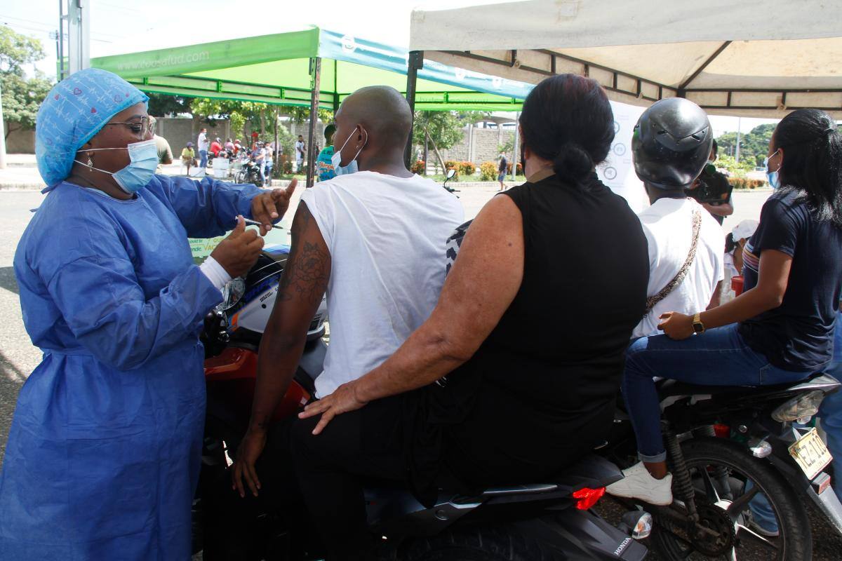 Exitosa jornada de vacunación en Cartagena: 2.520 dosis aplicadas en un día