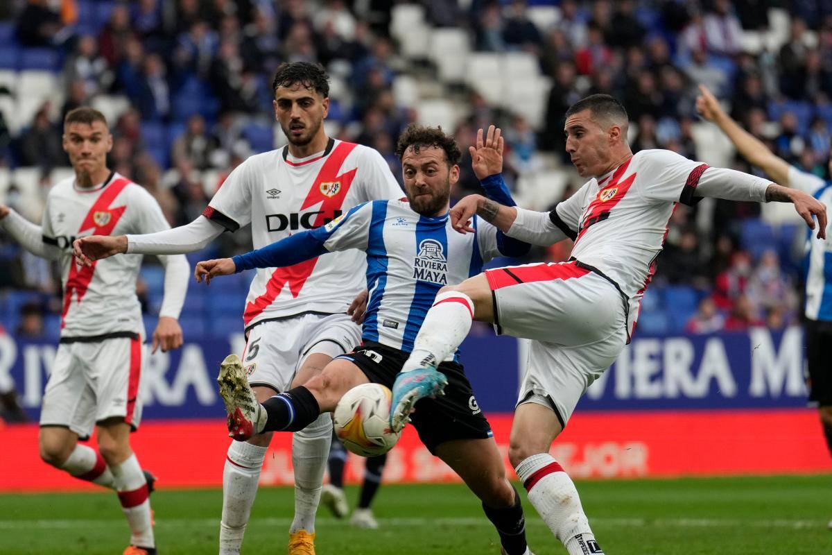 El Rayo se acerca a la permanencia contra un Espanyol desdibujado